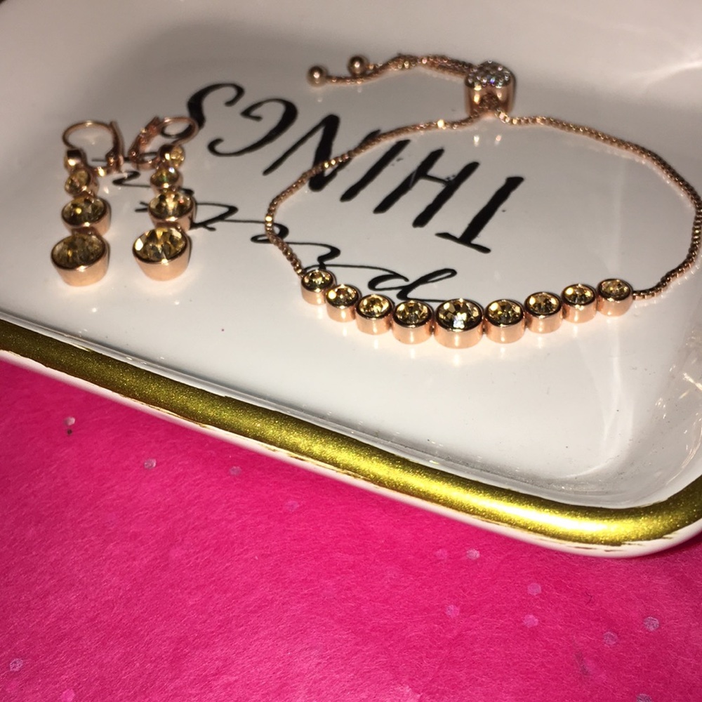 2/$10Stunning rose gold crystal bracelet w/ear